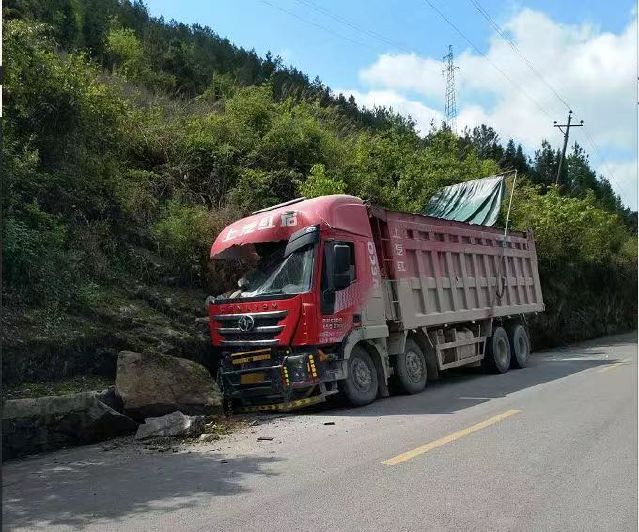 利川最新车祸事件报道