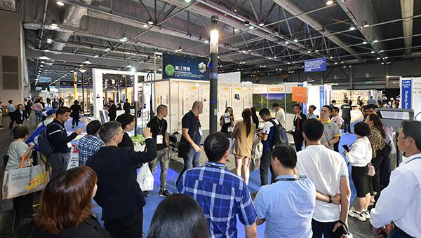 香港期期准正版资料,全面实施策略设计_HDH10.724可穿戴设备版