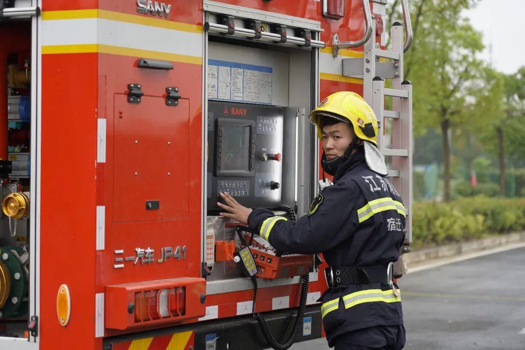 江苏大火最新进展，持续关注火势情况及救援动态