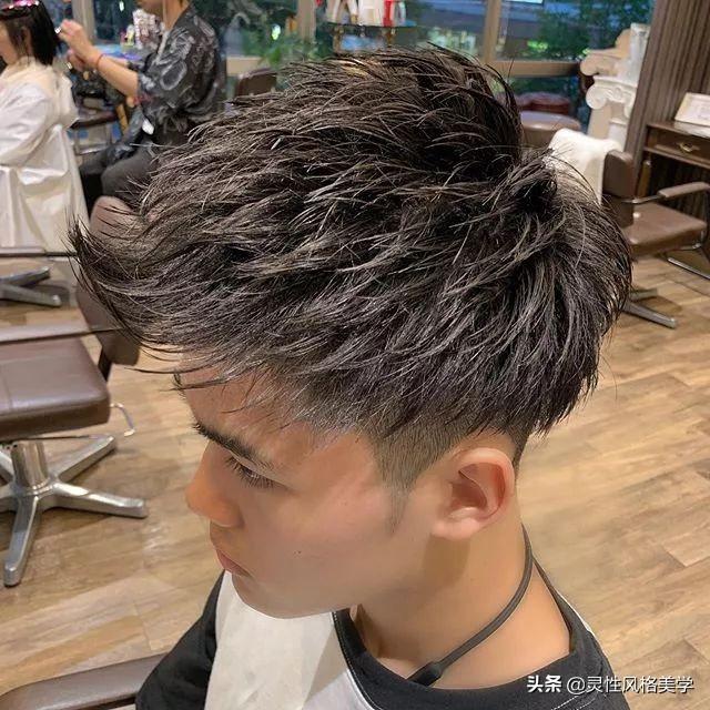 男性最新发型，心灵与自然的时尚之旅