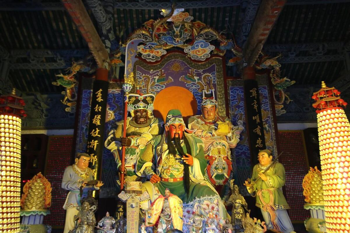 师尊人中讲道最新,师尊人中讲道最新，小巷深处的特色小店探秘