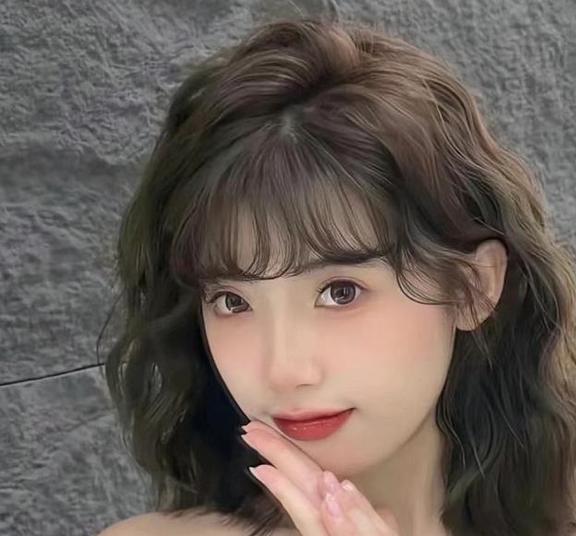 2024最新女式短发发型，展现自信与美丽的青春风采