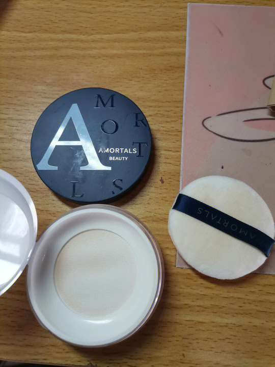 最新散粉测评，与自然美景同行，寻找内心的宁静与平和的妆容秘籍