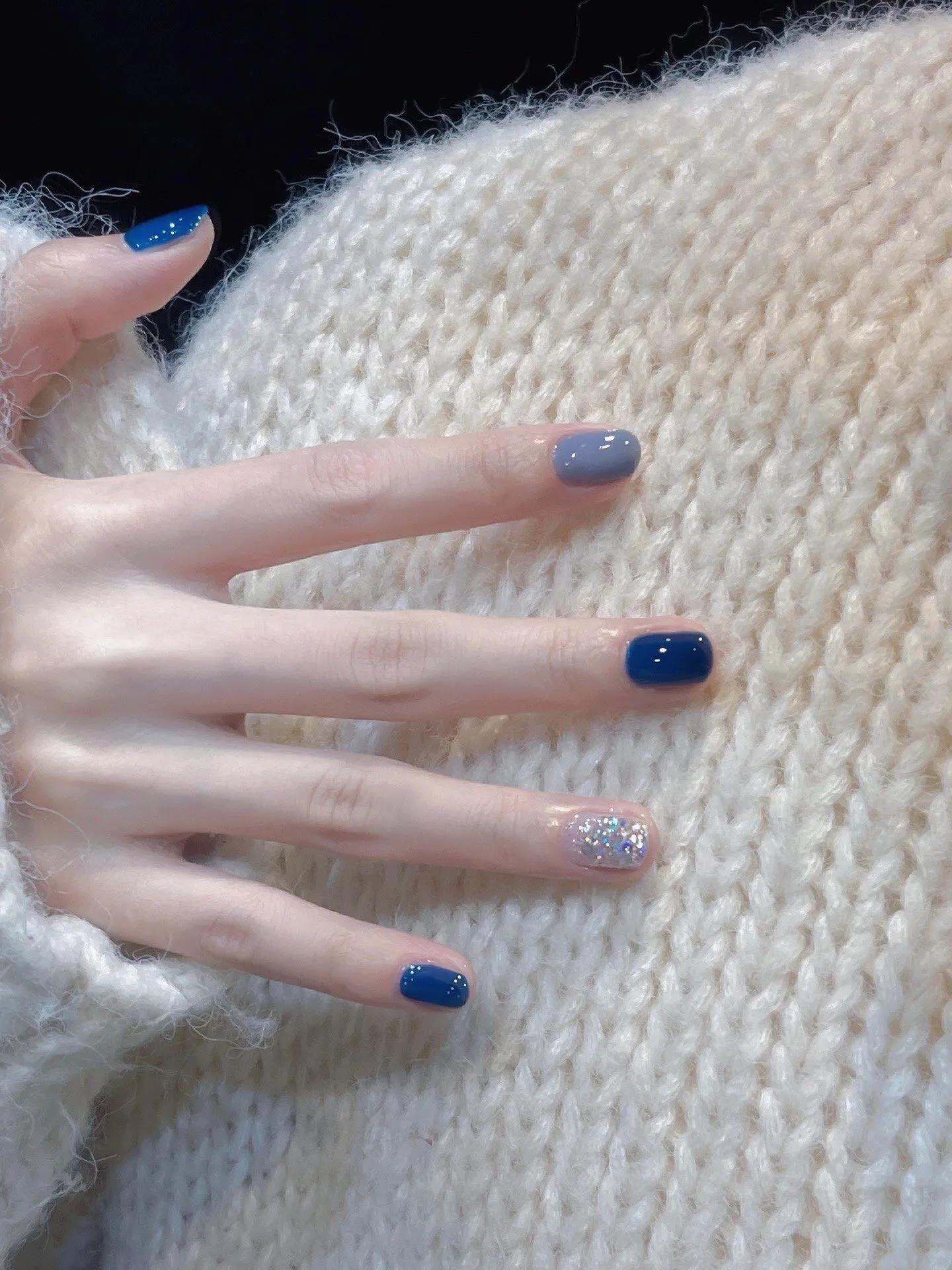 最新美甲时尚，爱的色彩与日常陪伴的魅力