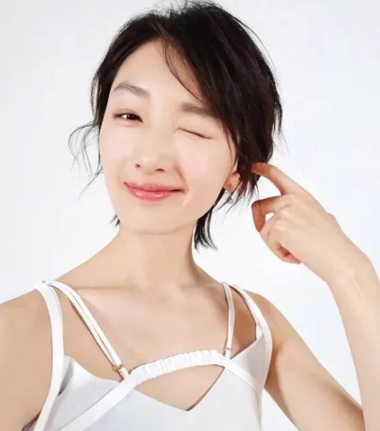 多元审美时代下的独特魅力，小眼睛明星的魅力风采