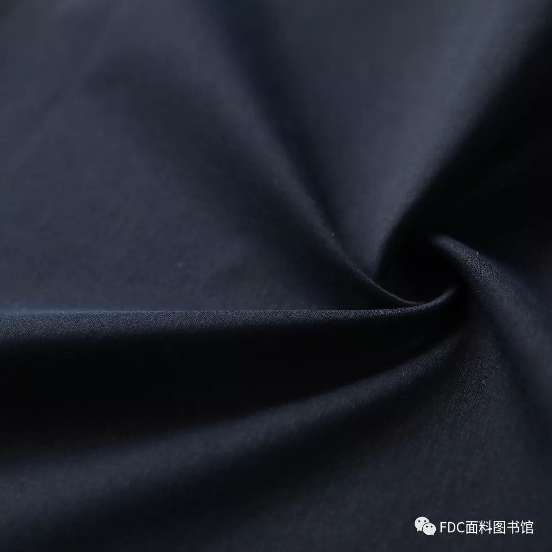 最新流行面料与时尚前沿材质探索