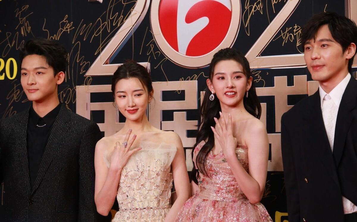 从阴影走向星光，自信力量引领下的黑皮肤女明星成长之路