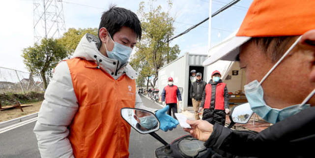 疫情下的宅家生活，体验趣事与友情的温暖纽带