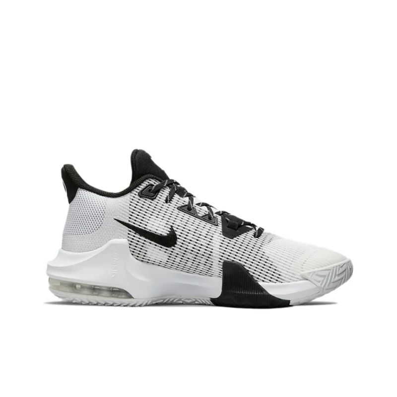 耐克最新篮球鞋，自信步伐，成就赛场荣耀