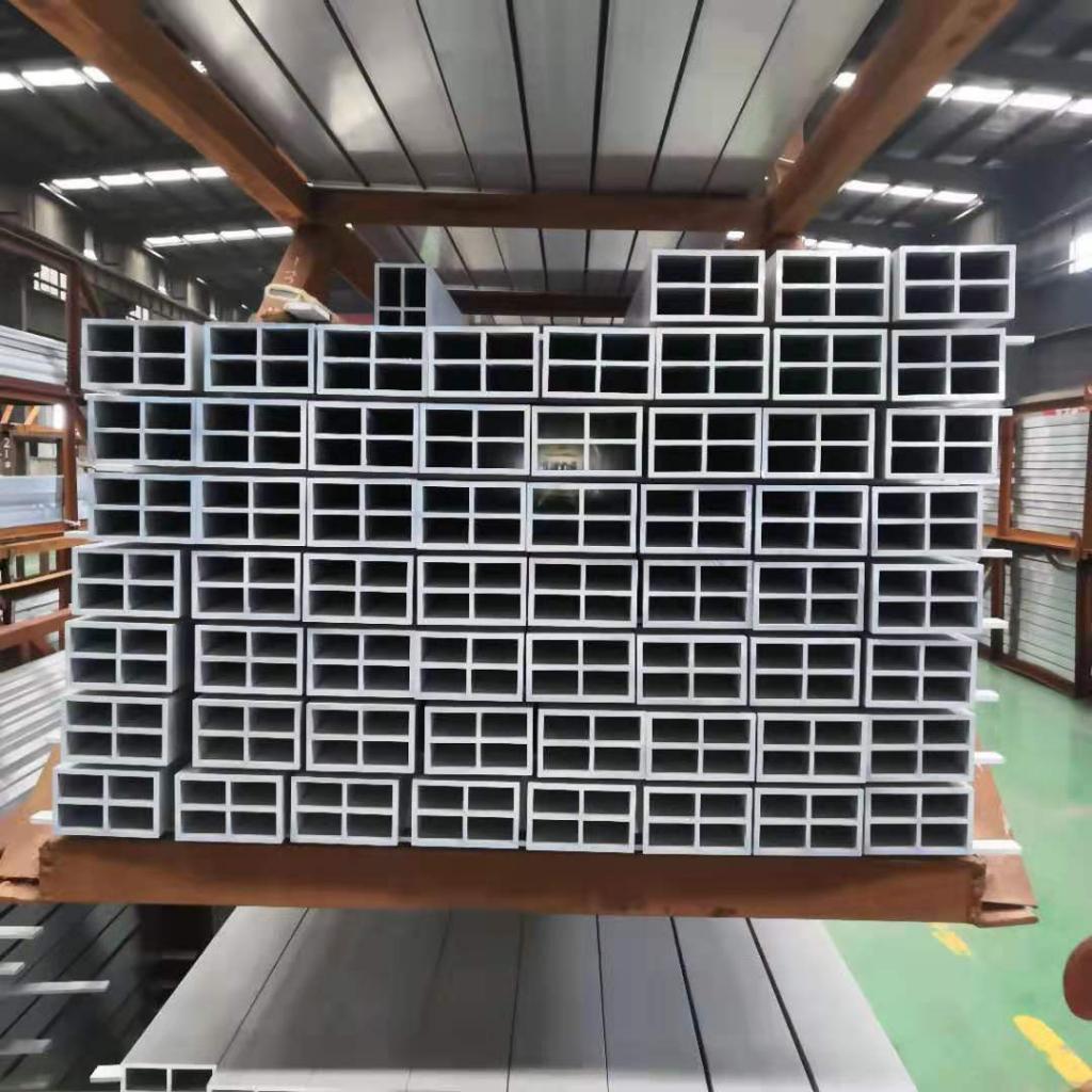 关于6米铝合金方管价格表的探讨与解析