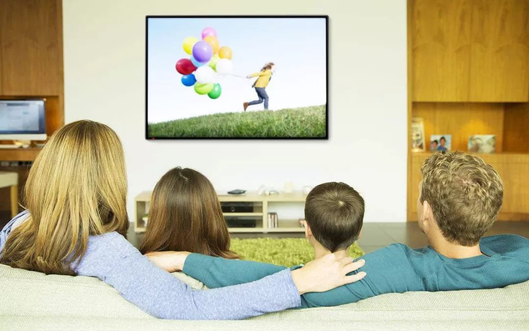 享受家庭娱乐时光,电视带来的乐趣盛宴