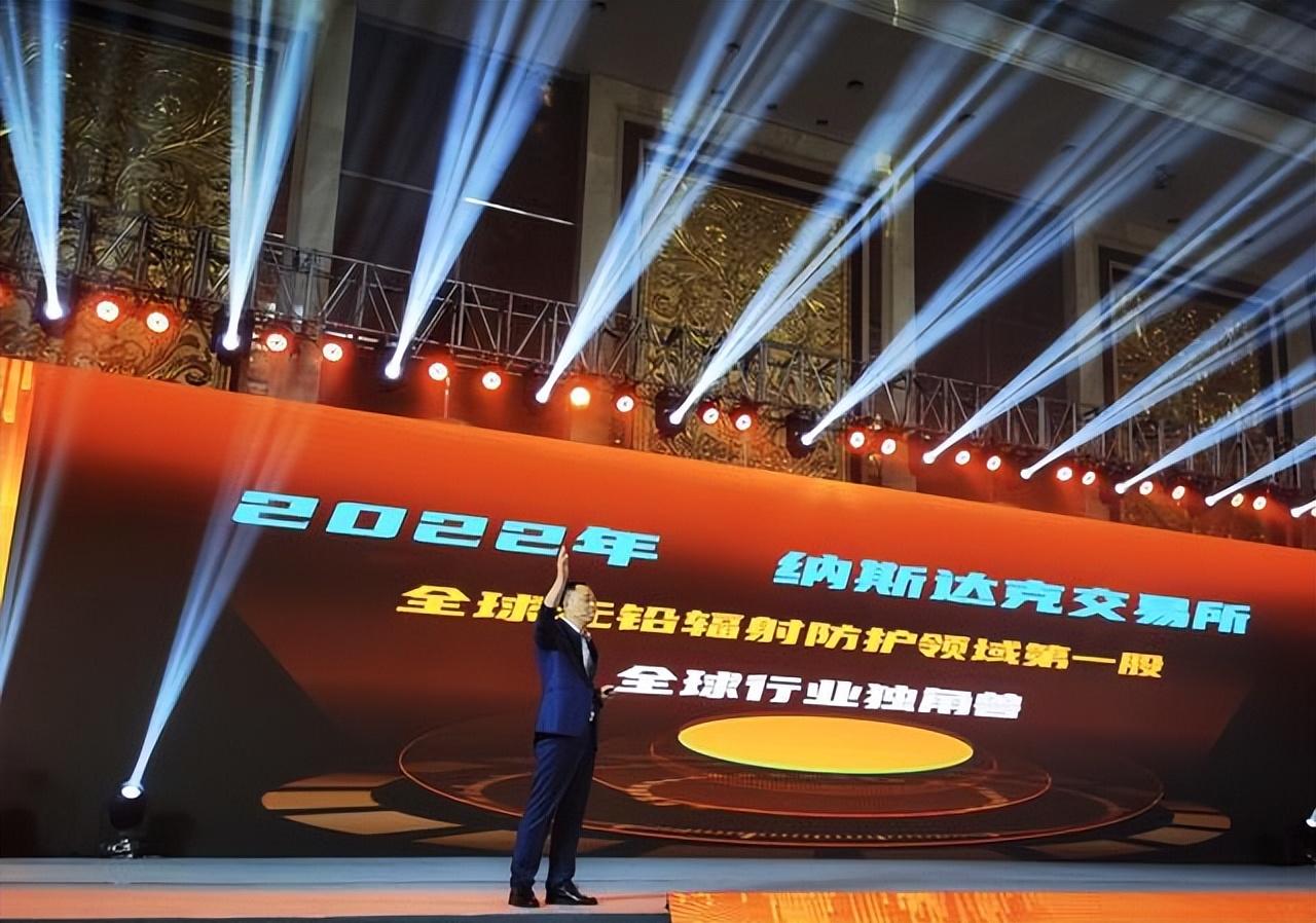 基金上市交易，探索小巷宝藏与特色小店的奇妙之旅