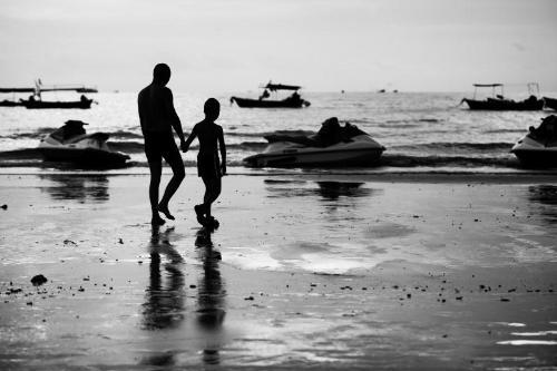 最新春秋旅行社旅游报价揭秘，小巷中的隐藏宝藏，启程未知旅行魅力探索之旅