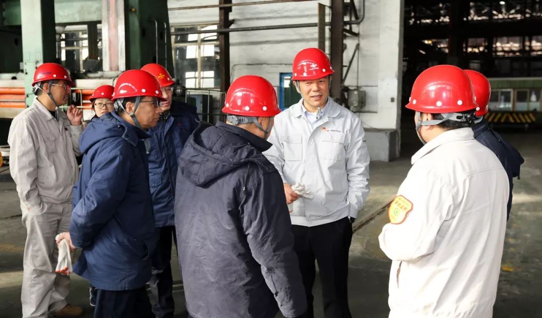 鞍钢集团领导层引领变革，铸就辉煌新篇章