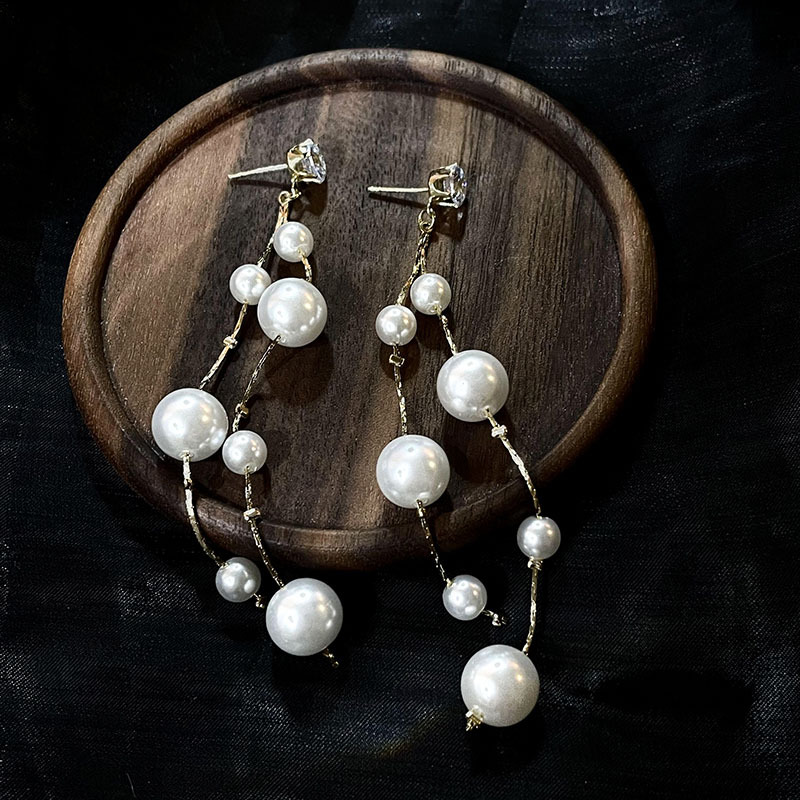 科技与时尚完美融合，最新长款珍珠耳饰款式亮相！