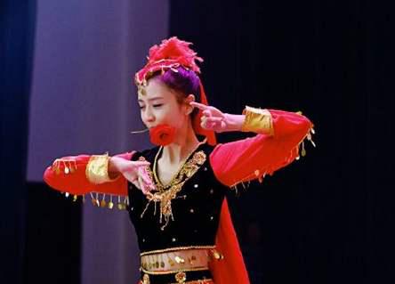 跳舞的明星,多维度的艺术展现力