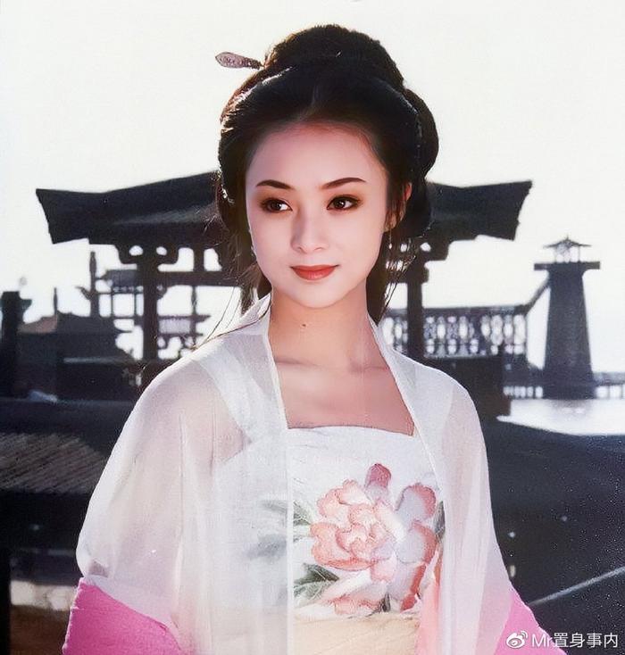 董智芝的表演艺术之路，如何学习表演艺术并迈向舞台成功之巅