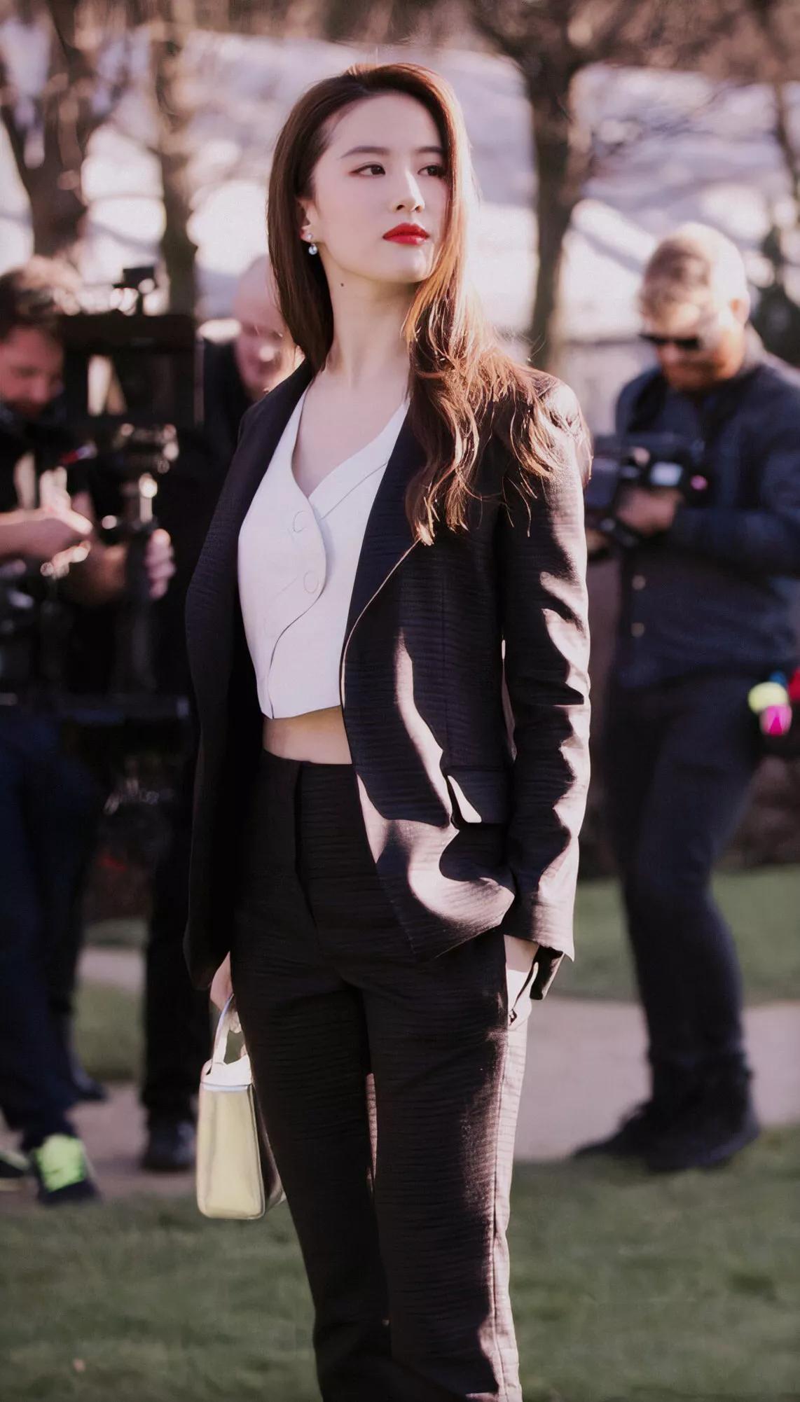 身高155cm女明星的成功与影响探讨