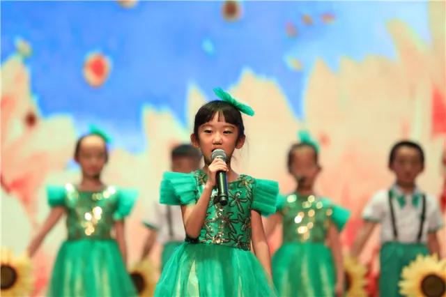 尹小艳演绎的云南山歌新篇章，自信与成就的力量展现学习变迁之路