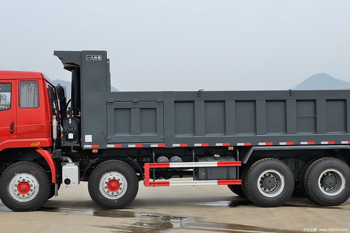 最新款自卸卡车,自然美景探索之旅的得力伙伴