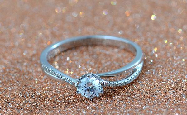 小巷深处的珠宝秘境之旅，探寻结婚钻戒的价格