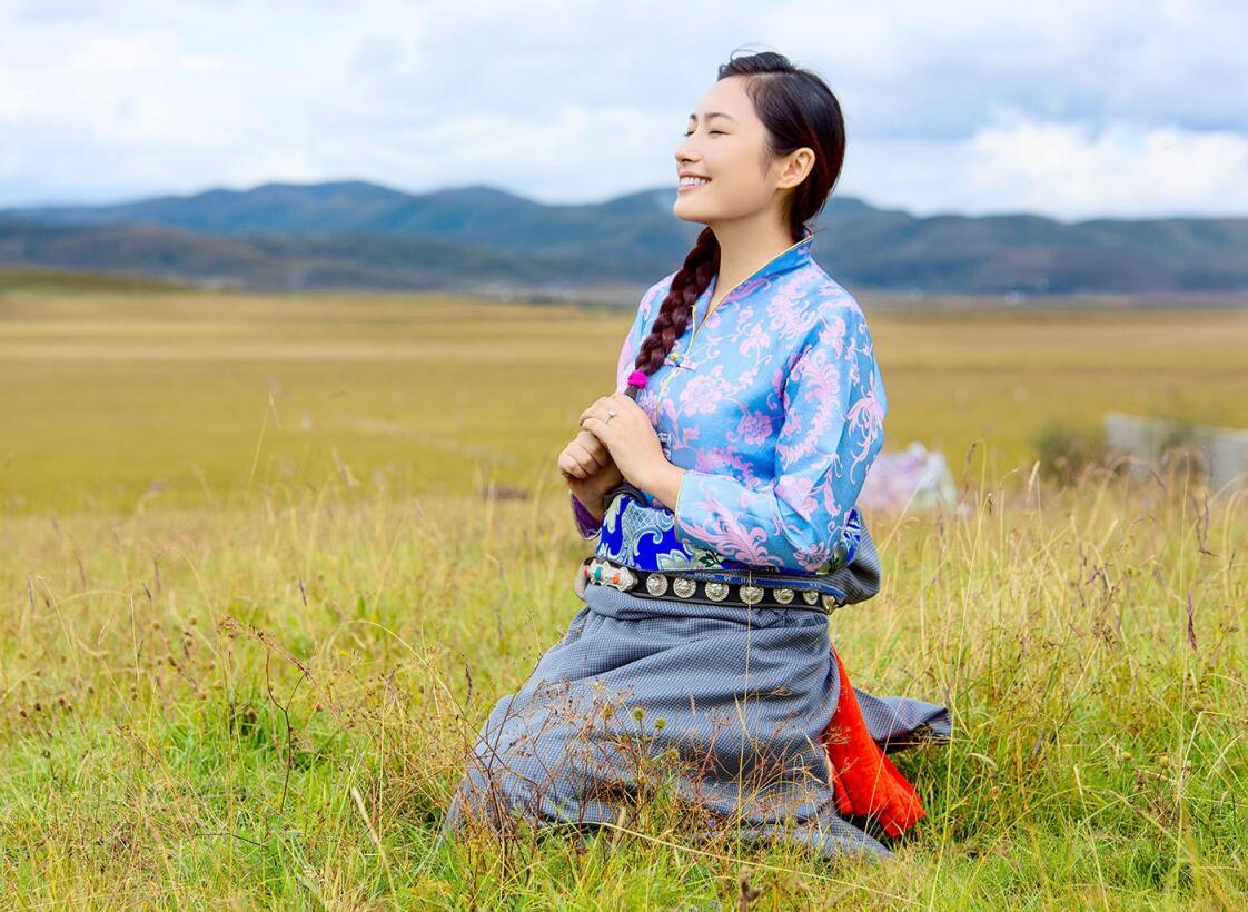 最新广场舞草原情,草原上的舞动魅力