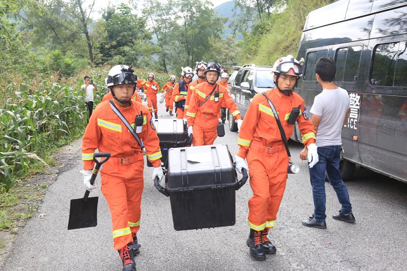 纳雍山体滑坡最新消息，探秘滑坡背后神秘角落的小巷特色小店