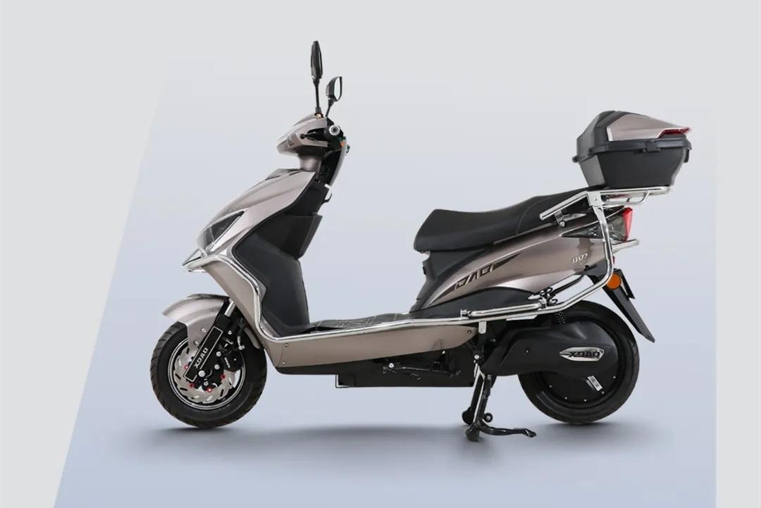 最新版电动车,轻松启程,探索自然美景的旅程