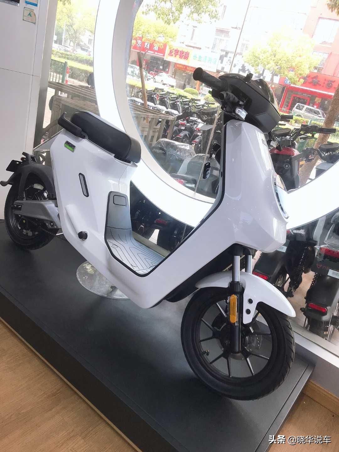 最新版电动车,轻松启程,探索自然美景的旅程