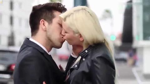 科技革新下的骗吻神器,颠覆浪漫体验新篇章!