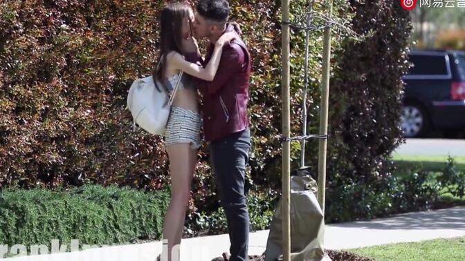 科技革新下的骗吻神器,颠覆浪漫体验新篇章!