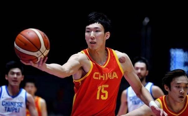 周琦最新视频展现篮球巨星风采!