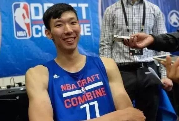 周琦最新视频展现篮球巨星风采!