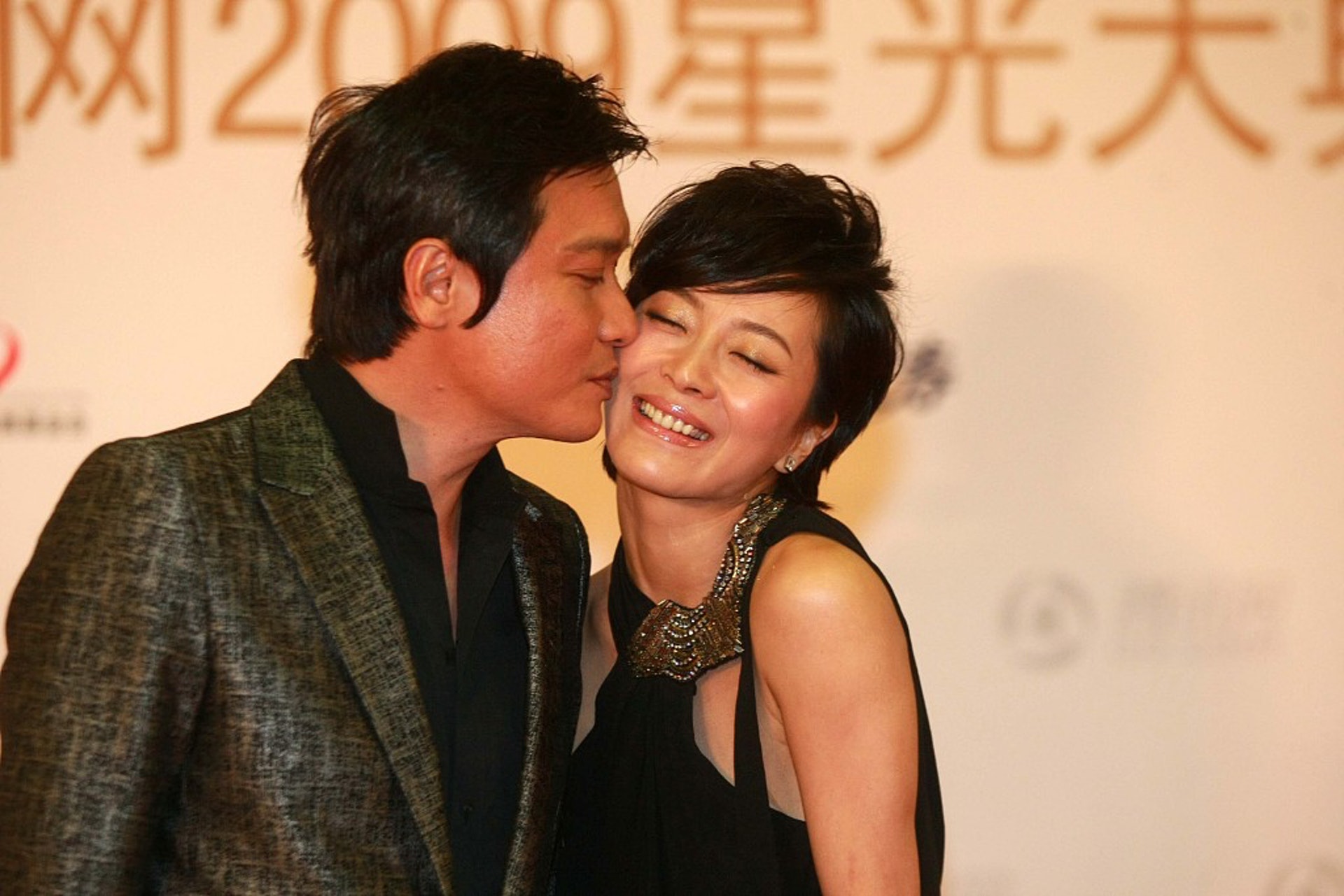 罗嘉良苏岩最新视频,聚焦二人世界,荧幕内外的故事探索