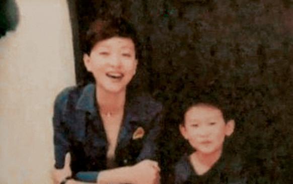 杨澜最新微博聚焦热点,传递正能量之声