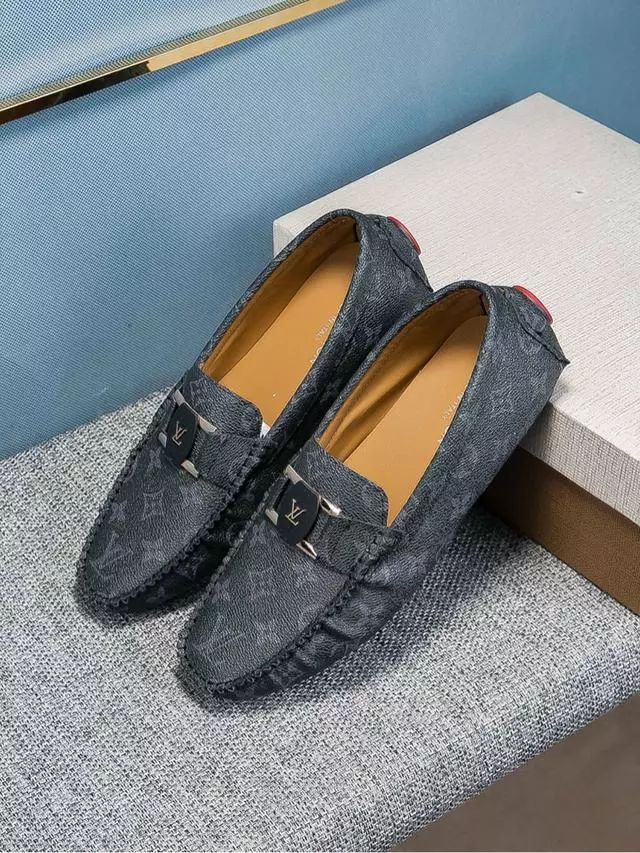 LV最新男鞋，时尚之选，情感之绊
