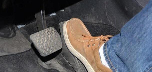 最新美女踩踏风尚引领时尚新篇章