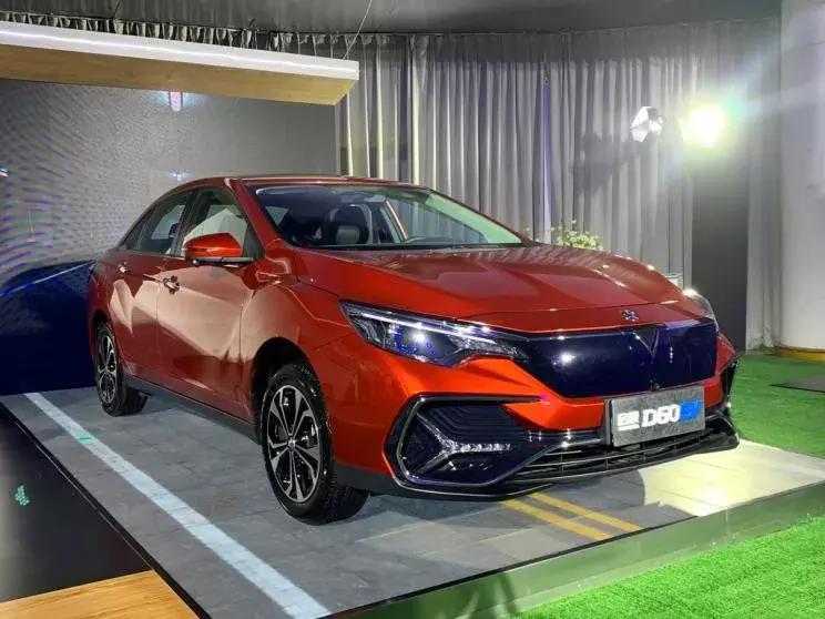 WEY最新款,驾驭变化,自信启程未来