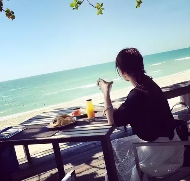 时尚选择背后的多元解读，最新头像背影引领潮流趋势