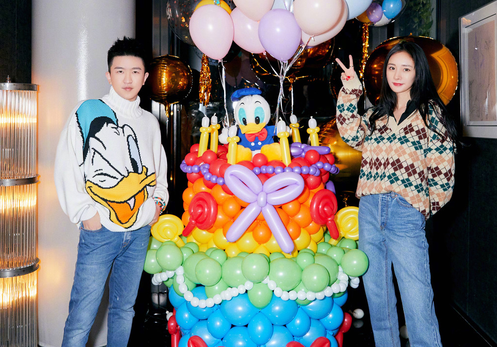 最新生日图片分享，小巷深处的特色小店，生日探索之旅启程！