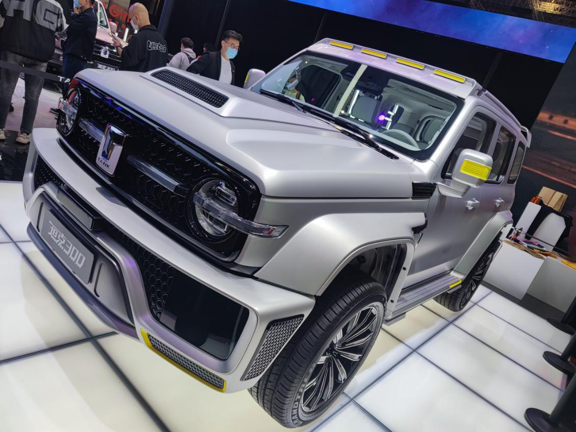 启程探索自然美景,最新奔驰300报价及购车指南