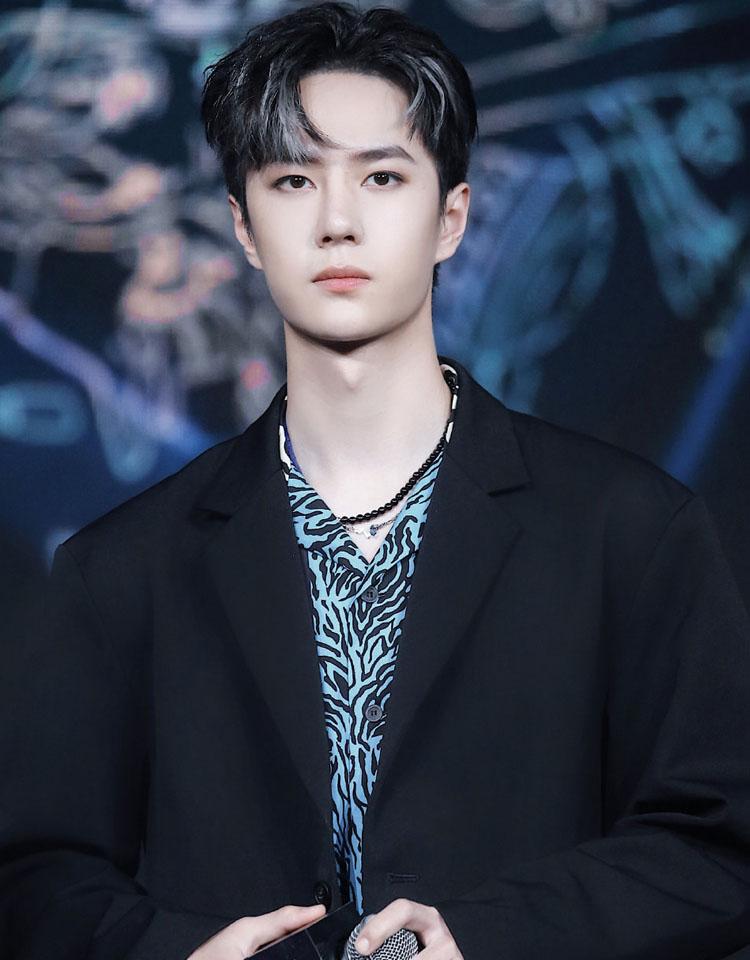 最新挑染发色观点论述,时尚潮流的发色新选择