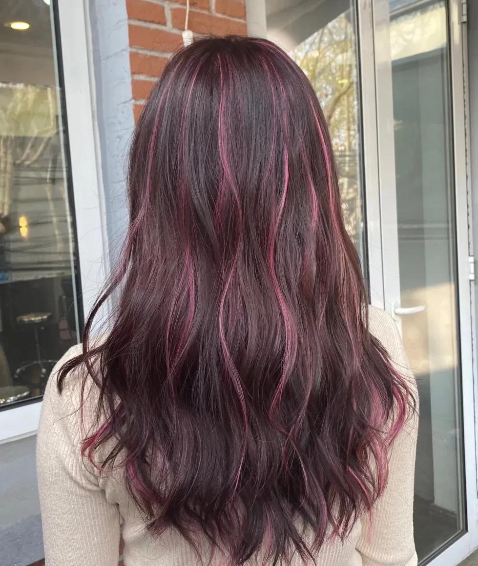 最新挑染发色观点论述,时尚潮流的发色新选择