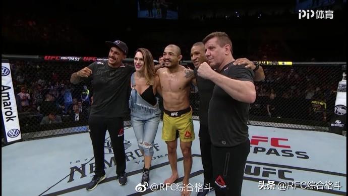 最新WWE格斗之夜，小巷热血战场与特色小店的探索之旅