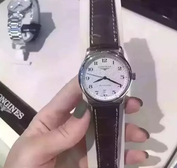 最新款浪琴，时尚与工艺的完美融合