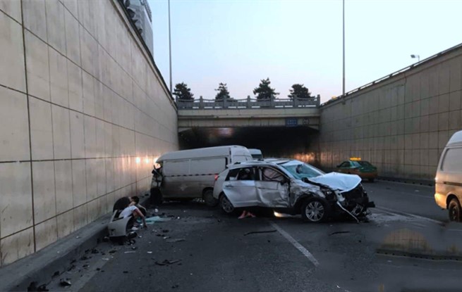 都匀最新车祸，自然美景探索之旅的警示与反思