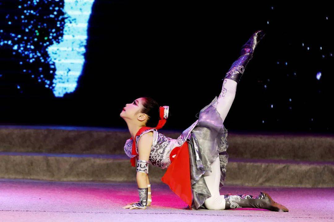 最新舞蹈比赛视频，舞动中的温情纽带展现风采时刻