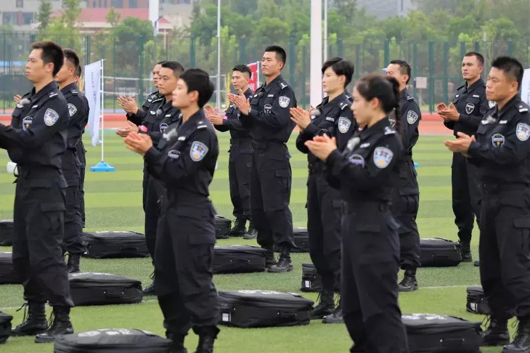 最新警察法下的温馨日常
