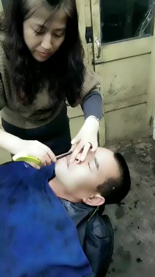 女人刮脸最新视频，时尚美容新趋势揭秘