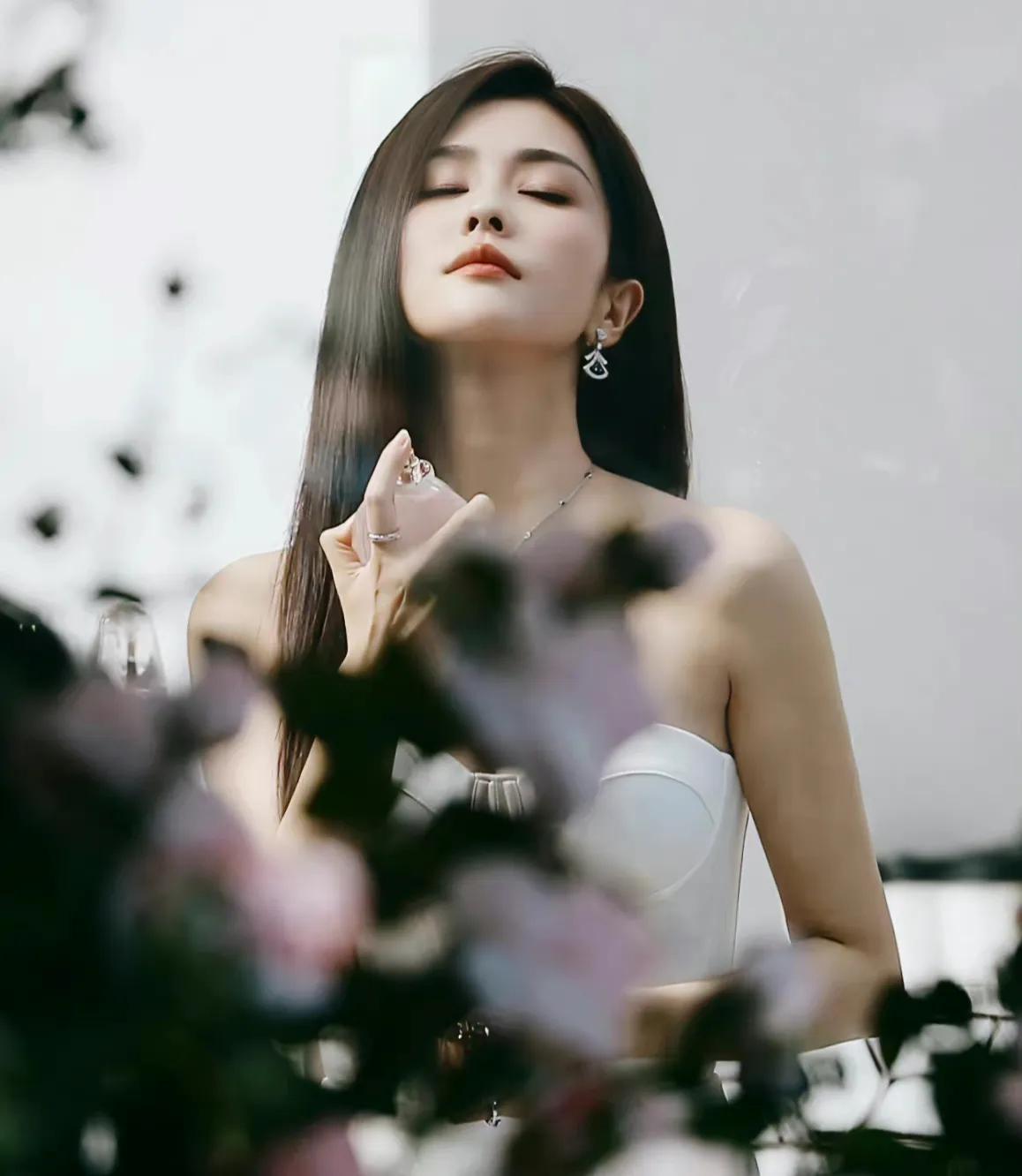 刘雯最新壁纸，时尚魅力的完美展现